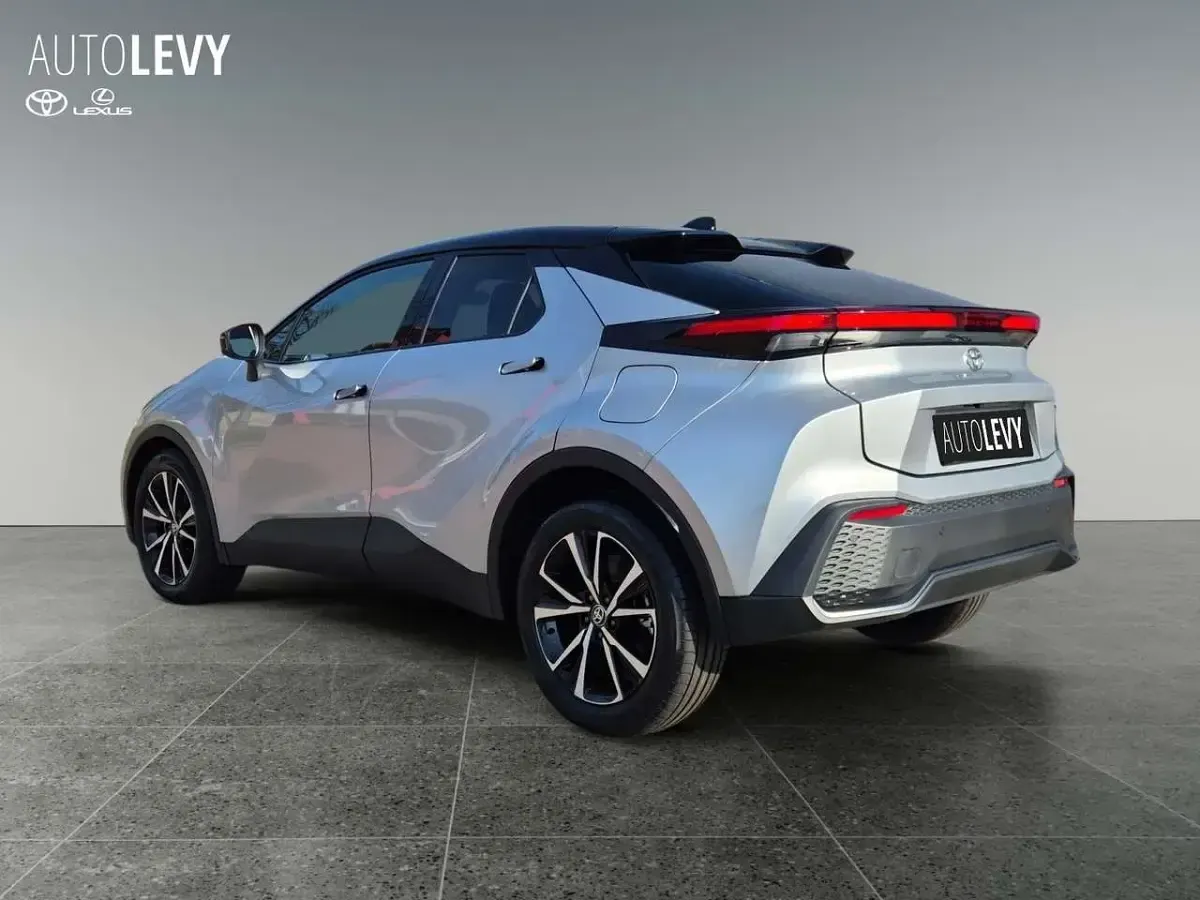 Neu Toyota C-HR 140 PS (102 kW) 2025 Silber SUV
