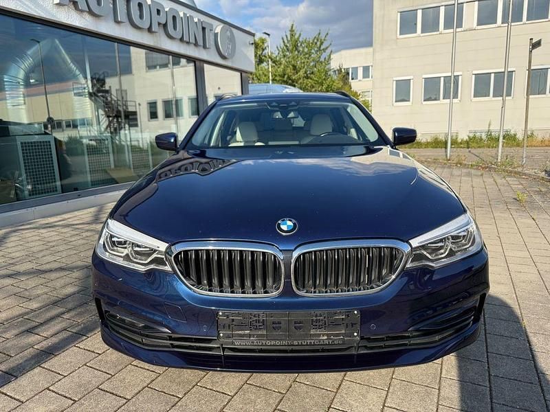 Mediterranblau Gebraucht 2018 BMW 520 Sport Line Kombi | 20.980 € (Guter Preis) - Bild 1/4