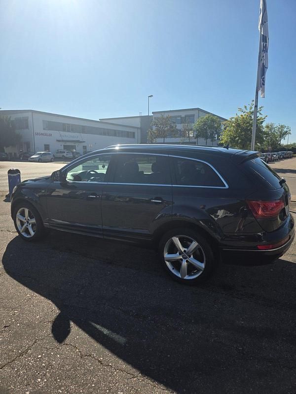 Blau Gebraucht 2011 Audi Q7 SUV | 9.800 € (Superpreis) - Bild 1/4