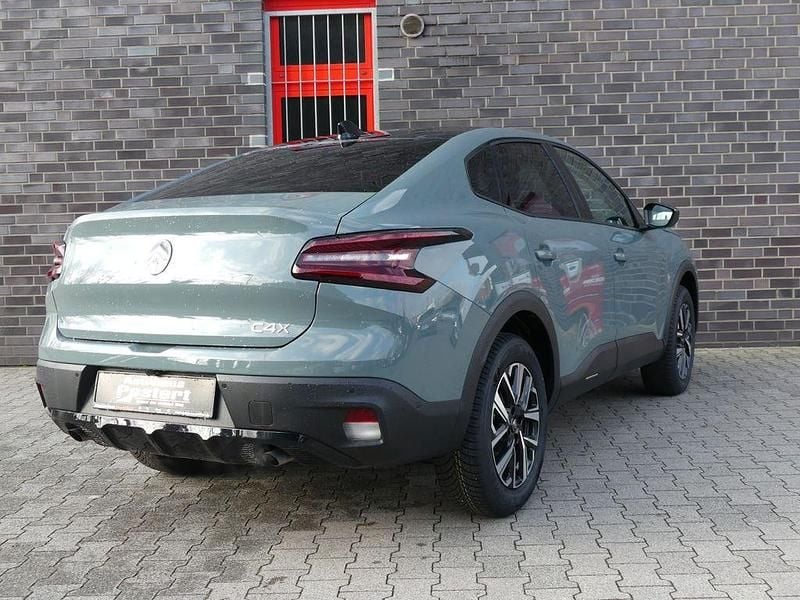 Neu Citroën C4 X 131 PS (96 kW) 2026 Grün SUV
