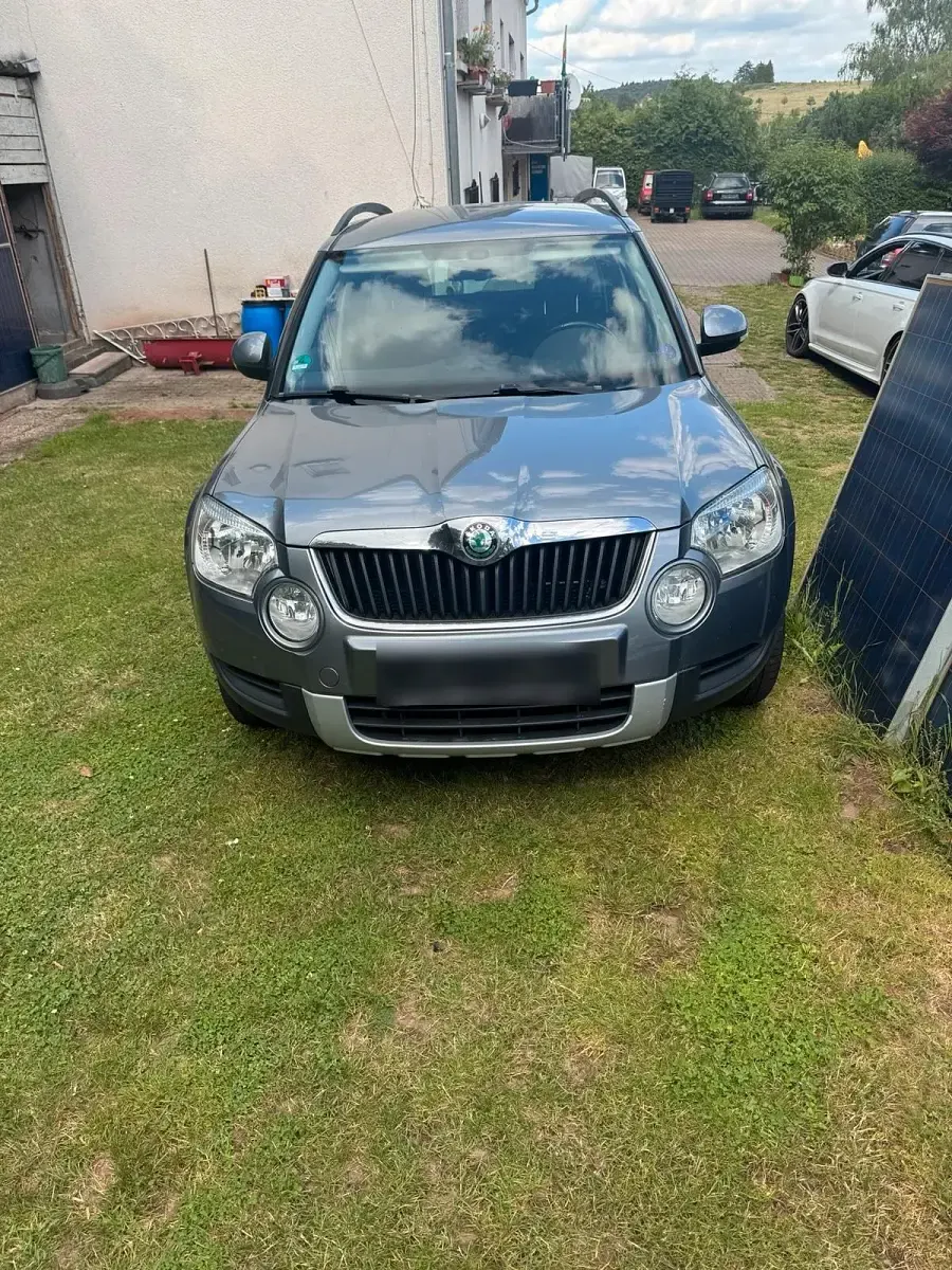 Gebraucht Skoda Yeti 105 PS (77 kW) 2011 Grau SUV