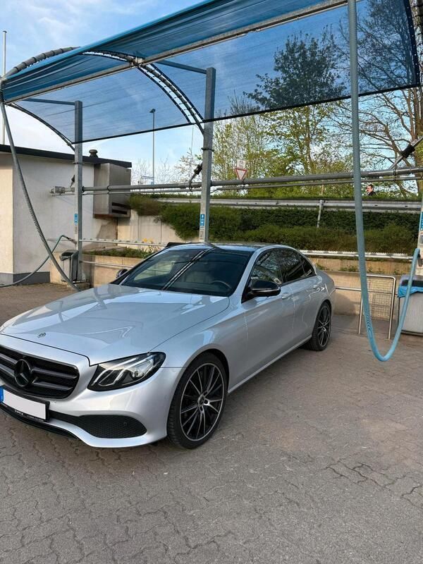 Silber Gebraucht 2017 Mercedes E350 Avantgarde Limousine | 26.000 € (Superpreis) - Bild 1/4