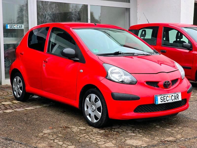 Gebraucht Toyota Aygo Cool 68 PS (50 kW) 2006 Rot Kleinwagen