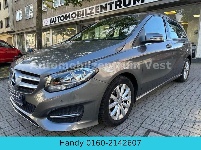 Grau Gebraucht 2016 Mercedes B180 Van / Kleinbus | 16.890 € (Fairer Preis) - Bild 1/4