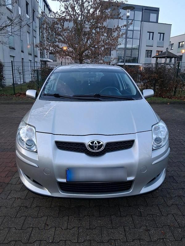Grau Gebraucht 2009 Toyota Auris Kleinwagen | 6.800 € (Fairer Preis) - Bild 1/4
