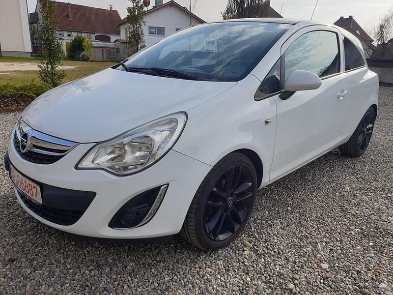 Gebraucht Opel Corsa Color Edition 101 PS (74 kW) 2012 Weiß Kleinwagen