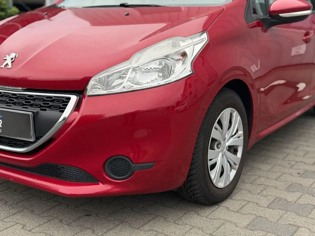 Gebraucht Peugeot 208 Active 82 PS (60 kW) 2015 Rot Kleinwagen