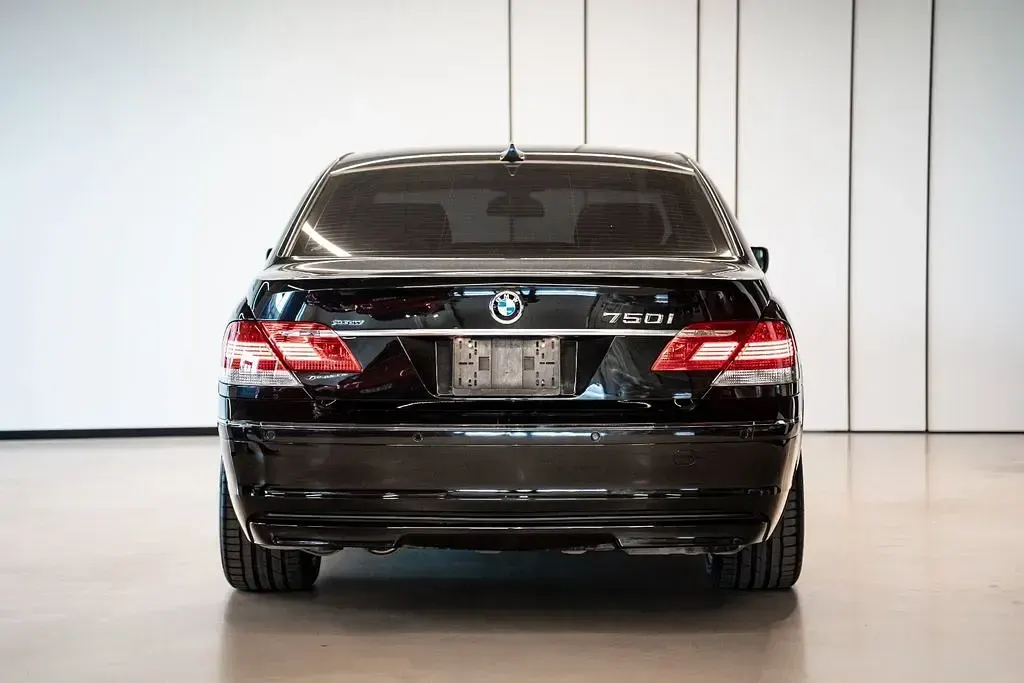 Gebraucht BMW 750 367 PS (269 kW) 2007 Schwarz Limousine