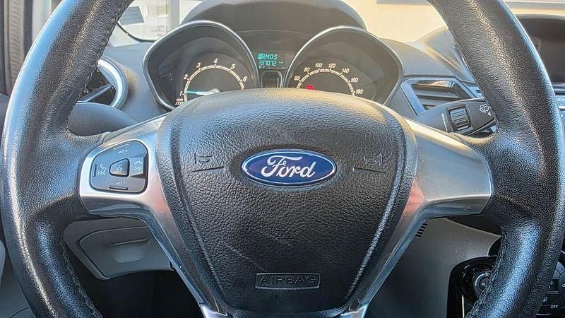 Gebraucht Ford Fiesta Titanium 101 PS (74 kW) 2014 Schwarz Kleinwagen