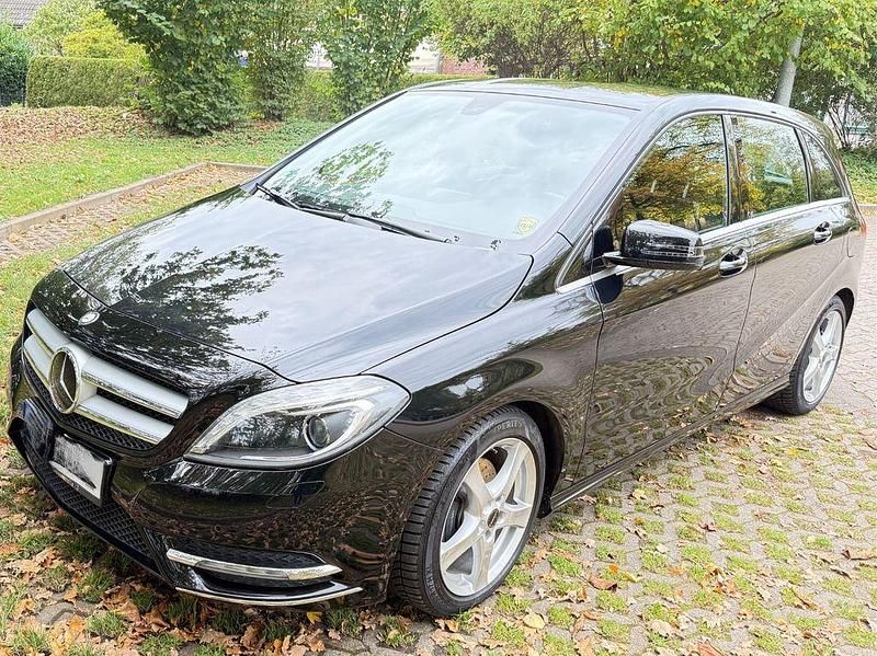 Gebraucht 2012 Mercedes B180 Van / Kleinbus | 10.400 € (Guter Preis) - Bild 1/4