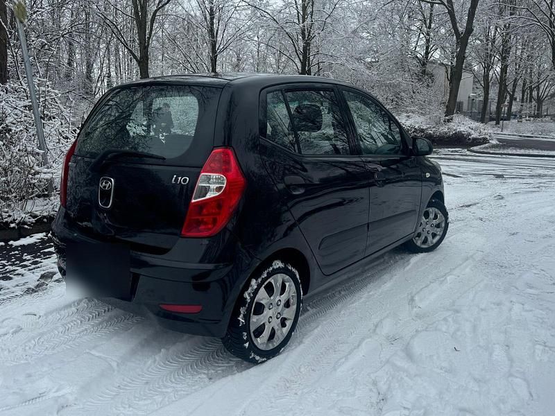 Gebraucht Hyundai i10 65 PS (47 kW) 2013 Schwarz Kleinwagen