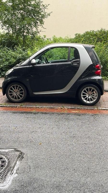 Schwarz Gebraucht 2010 Smart ForTwo Coupé Coupé | 2.600 € (Guter Preis) - Bild 1/4