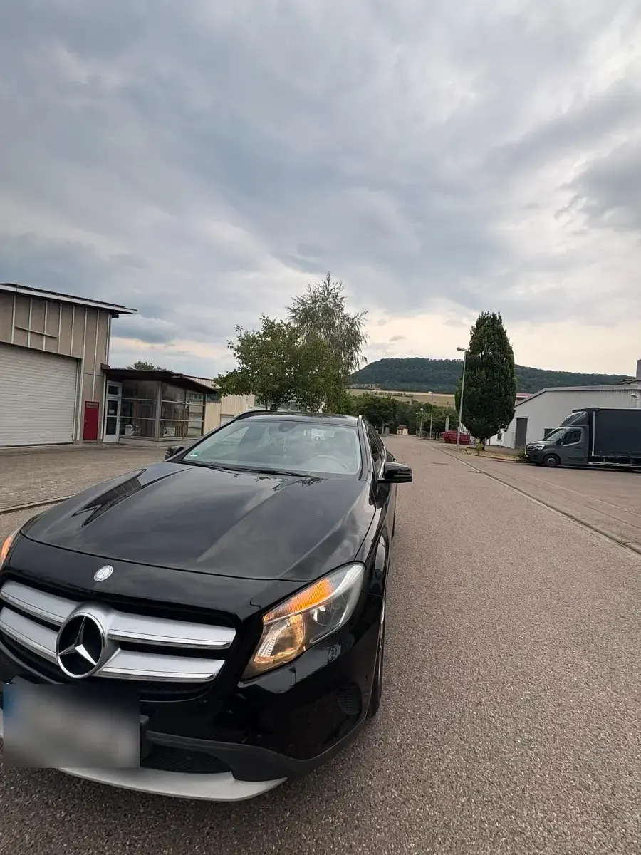 Gebraucht Mercedes GLA220 177 PS (130 kW) 2016 Schwarz SUV