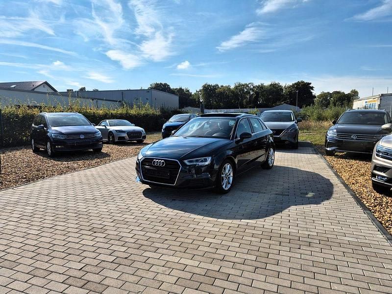 Kosmosblau Gebraucht 2018 Audi A3 Sport Limousine | 19.299 € (Superpreis) - Bild 1/4