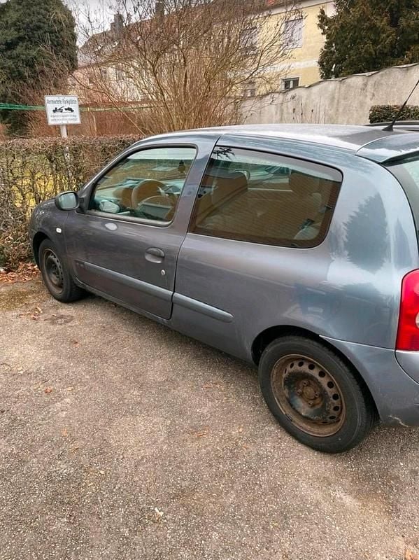 Gebraucht Renault Clio II 100 PS (73 kW) 2005 Grau Kleinwagen