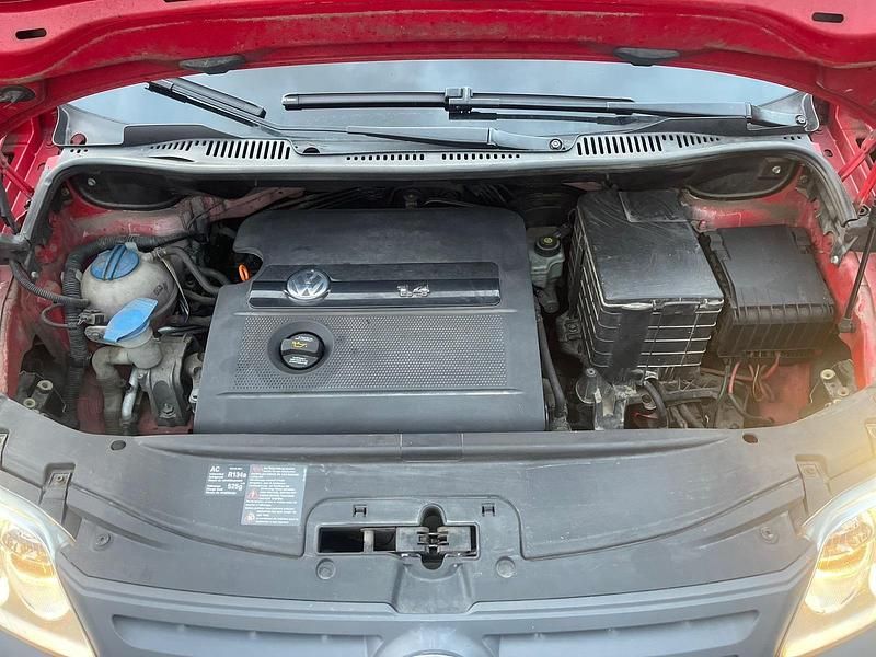 Second-hand VW Caddy 75 CP (55 kW) 2006 Roșu Monovolum