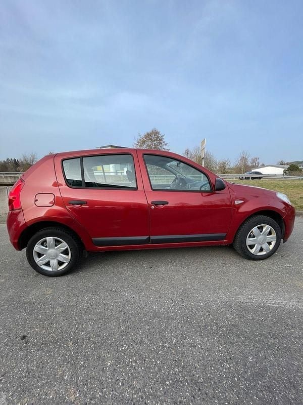 Gebraucht Dacia Sandero 75 PS (55 kW) 2012 Rot Limousine