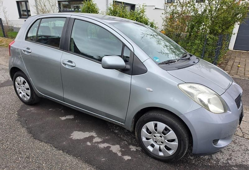 Gebraucht Toyota Yaris 87 PS (63 kW) 2007 Blau Kleinwagen