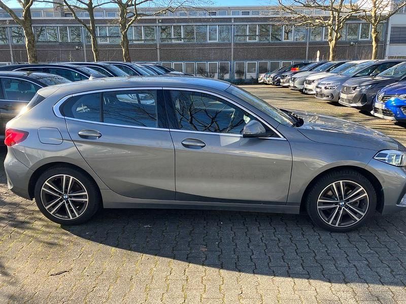 Gebraucht BMW 116 Advantage 116 PS (85 kW) 2022 Grau Kleinwagen
