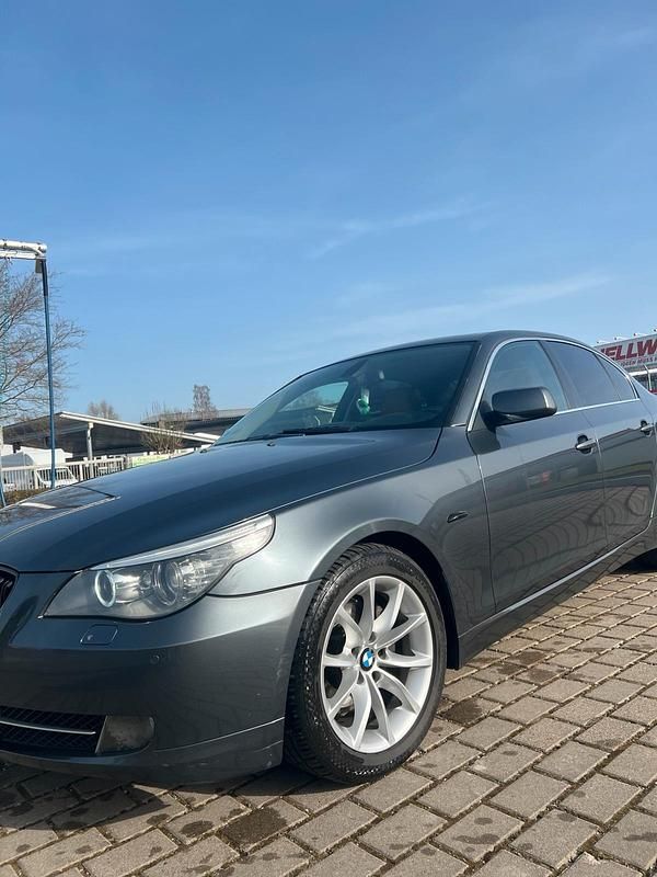 Gebraucht BMW 525 197 PS (144 kW) 2007 Grau Limousine