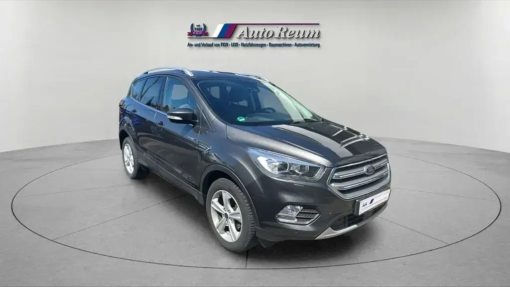 Gebraucht Ford Kuga Titanium 150 PS (110 kW) 2018 Grau SUV