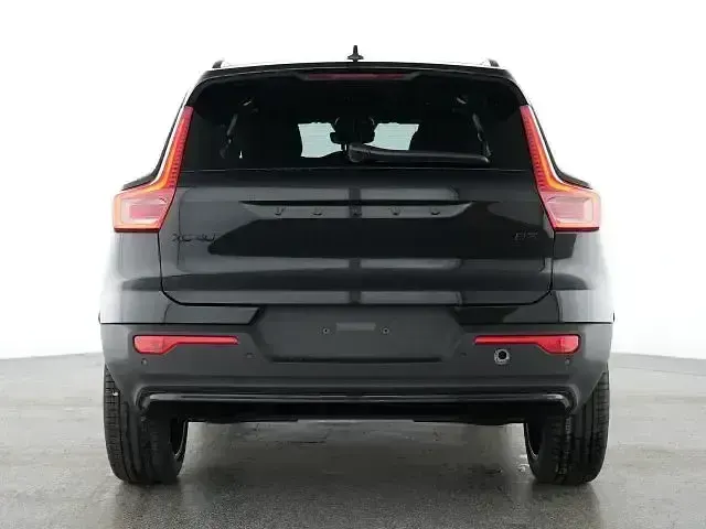 Gebraucht Volvo XC40 163 PS (119 kW) 2025 Schwarz SUV