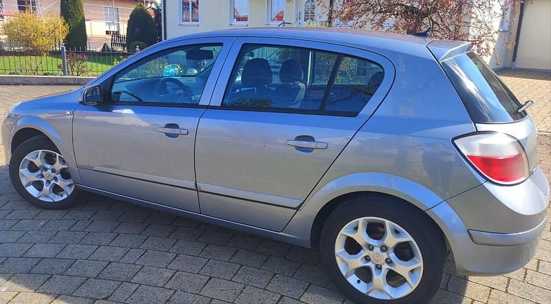 Second-hand Opel Astra 105 CP (77 kW) 2006 Argintiu Berlinǎ