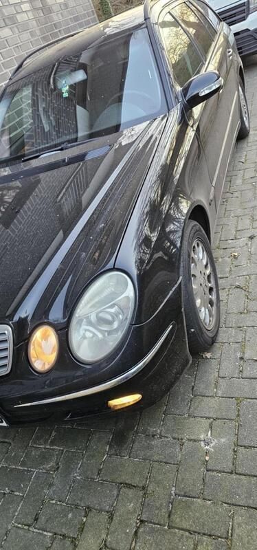 Schwarz Gebraucht 2003 Mercedes E240 Kombi | 1.600 € - Bild 1/4