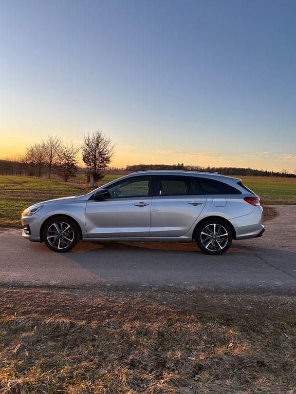 Gebraucht Hyundai i30 Edition 30+ 120 PS (88 kW) 2021 Silber Kombi