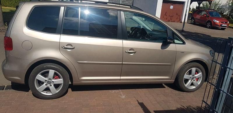 Gebraucht VW Touran Match 105 PS (77 kW) 2012 Beige Van / Kleinbus