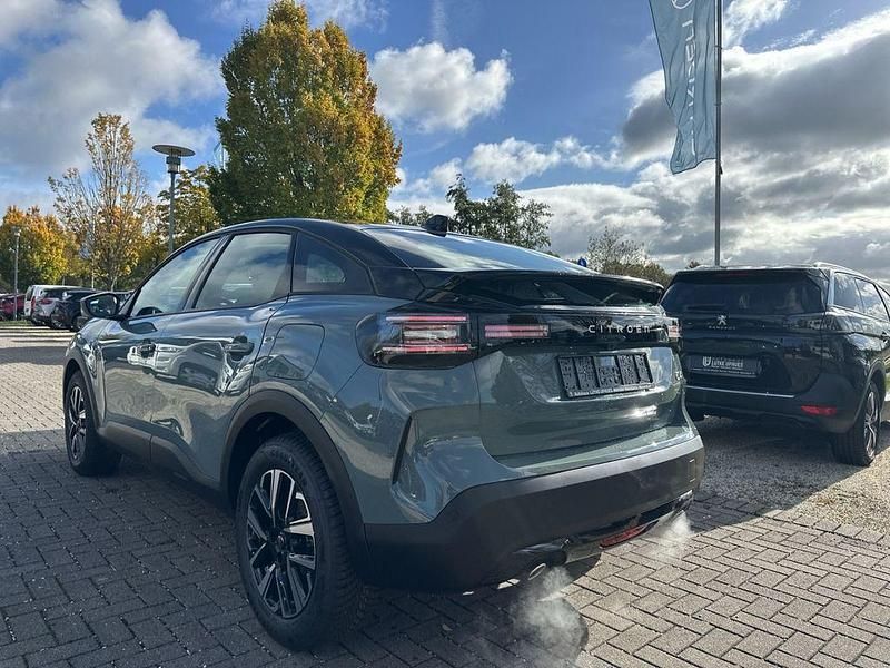 Neu Citroën C4 PureTech 131 PS (96 kW) 2025 Grün Limousine