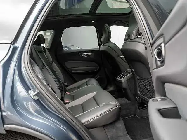 Gebraucht Volvo XC60 145 PS (106 kW) 2022 SUV