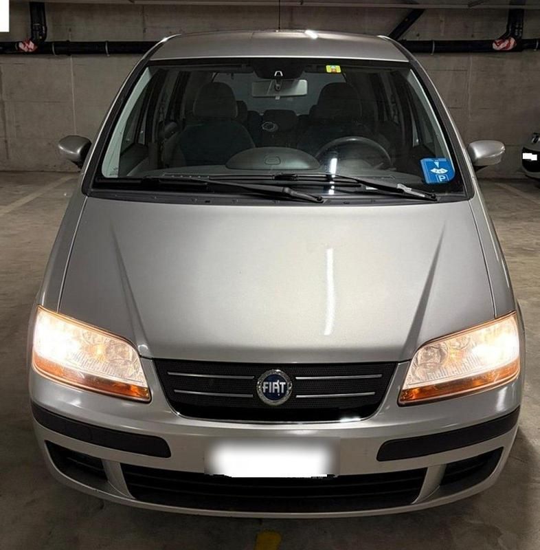 Silber Gebraucht 2004 Fiat Idea Van / Kleinbus | 600 € - Bild 1/4