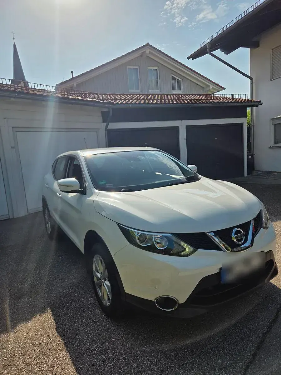 Gebraucht Nissan Qashqai Acenta 116 PS (85 kW) 2014 Weiß SUV