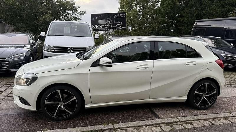 Weiß Gebraucht 2015 Mercedes A200 Kleinwagen | 15.250 € (Guter Preis) - Bild 1/4