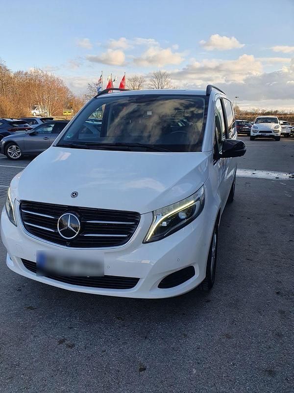 Weiß Gebraucht 2018 Mercedes V250 Avantgarde Van / Kleinbus | 41.500 € (Superpreis) - Bild 1/4