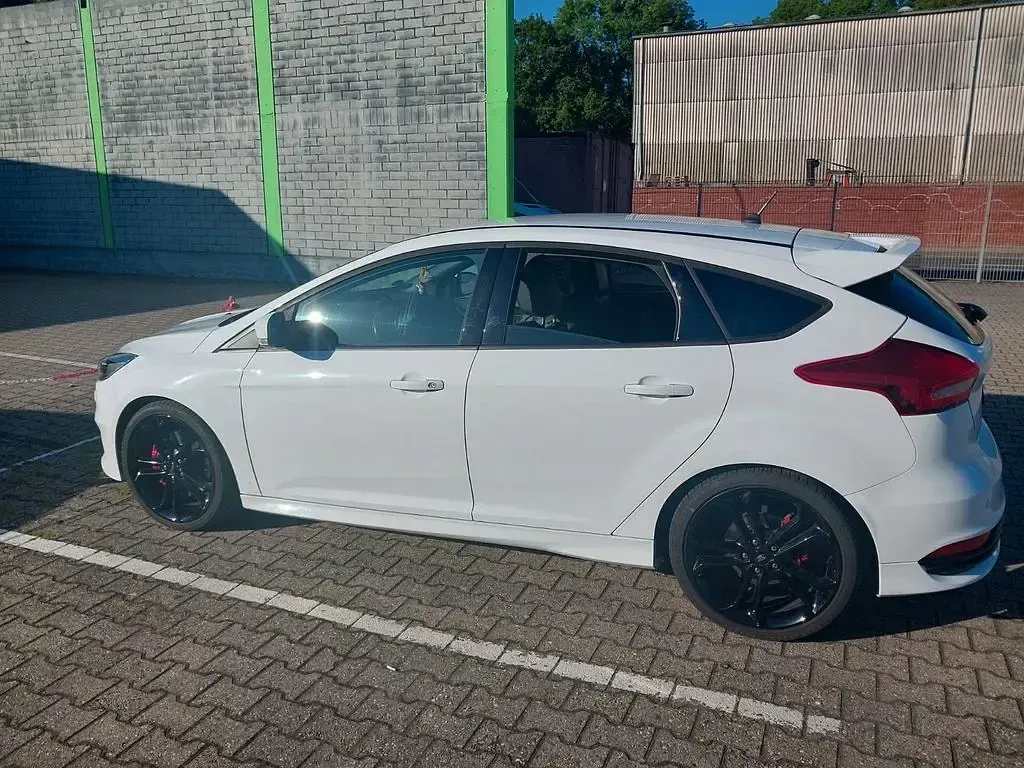 Gebraucht Ford Focus Sport 250 PS (183 kW) 2018 Weiß Limousine