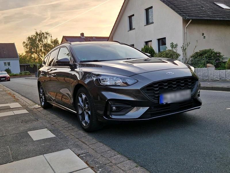 Grau Gebraucht 2020 Ford Focus ST-Line Kombi | 11.500 € (Superpreis) - Bild 1/4