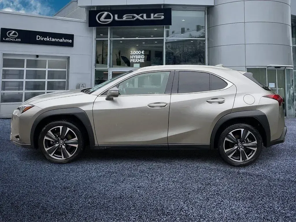 Gebraucht Lexus UX 250h 184 PS (135 kW) 2023 Sonic titanium (metallic) SUV