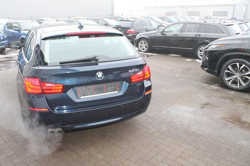 Gebraucht BMW 523 204 PS (150 kW) 2011 Blau Kombi