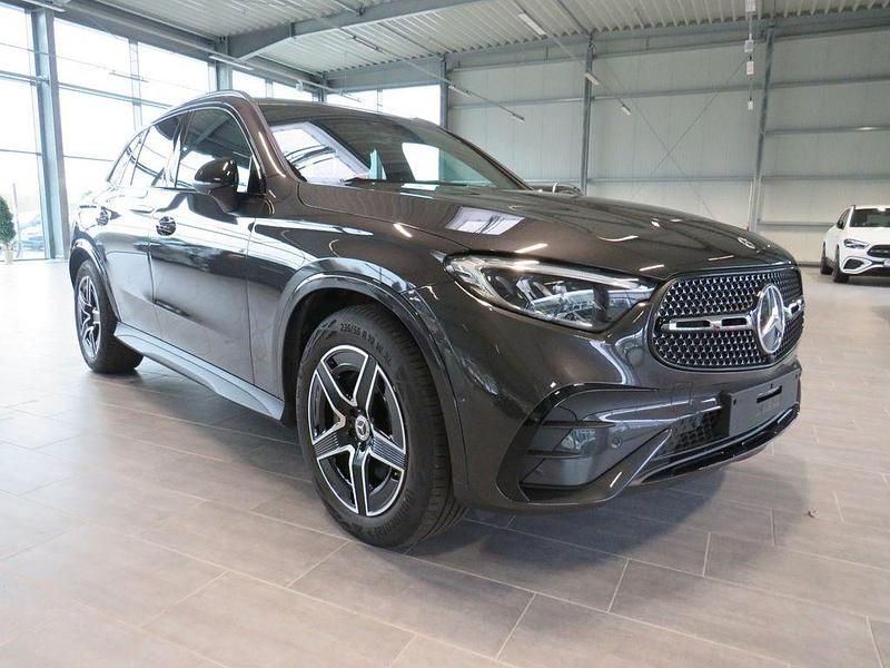 Grau Gebraucht 2025 Mercedes GLC300 AMG SUV | 55.900 € (Superpreis) - Bild 1/4