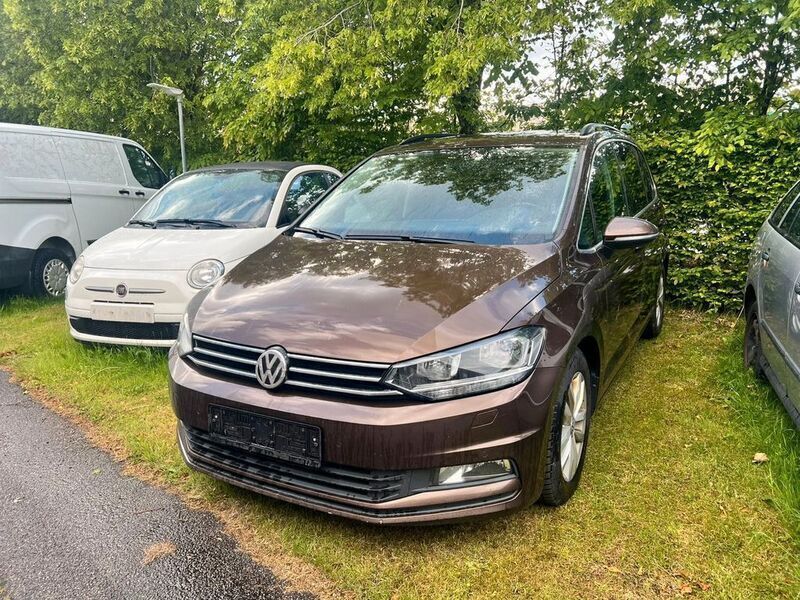 Braun Gebraucht 2015 VW Touran Comfortline Van / Kleinbus | 12.200 € (Guter Preis) - Bild 1/4