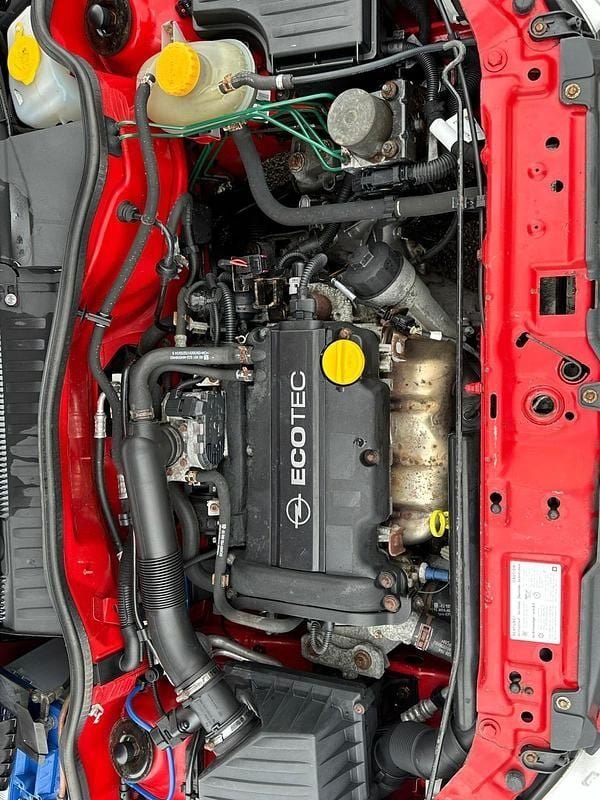 Second-hand Opel Corsa 80 CP (58 kW) 2005 Roșu Hatchback