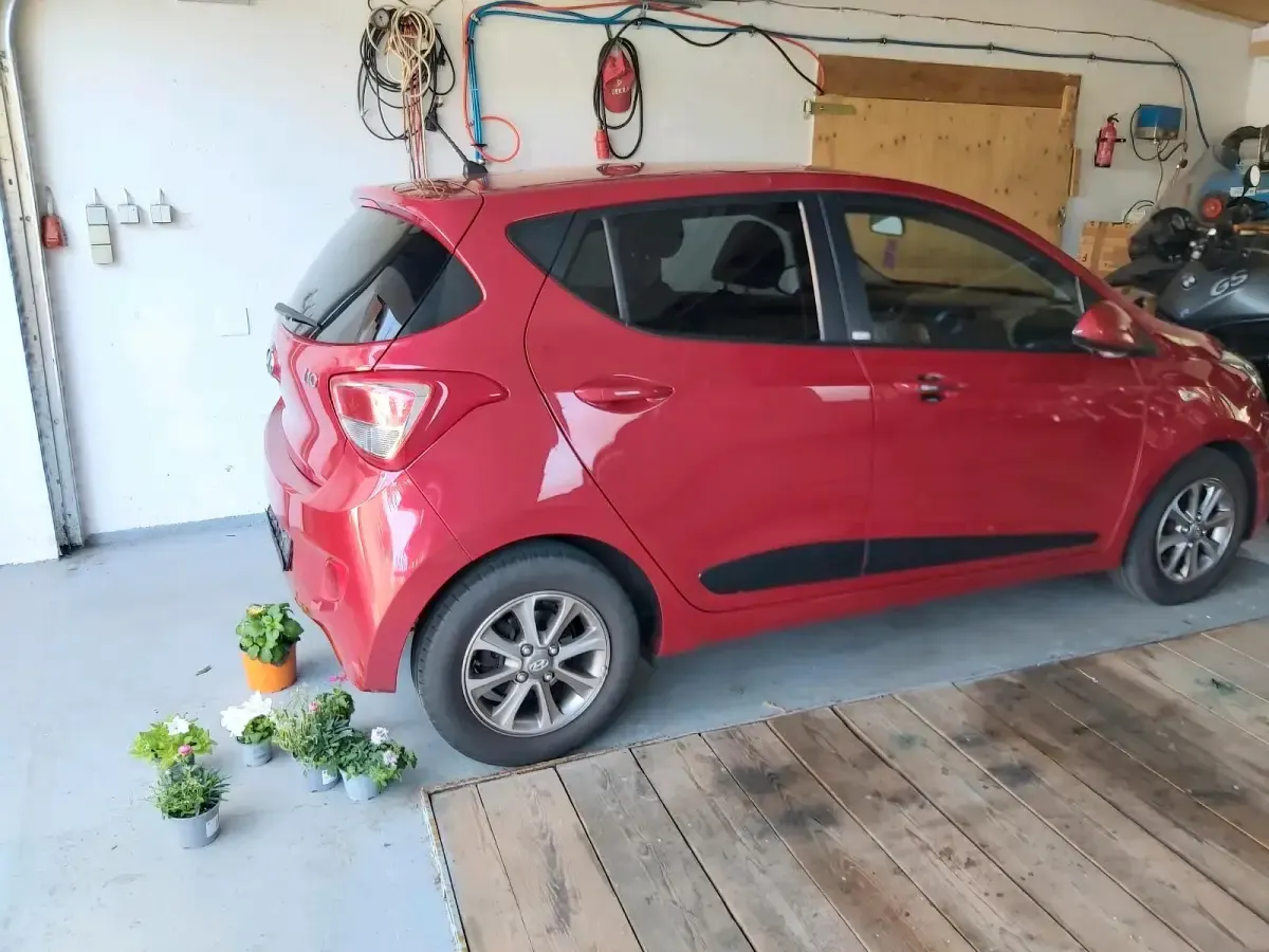 Gebraucht Hyundai i10 Passion 87 PS (63 kW) 2016 Rot Kleinwagen