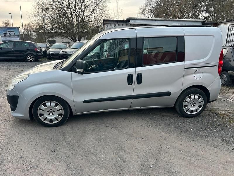 Gebraucht Fiat Doblò 135 PS (99 kW) 2010 Silber Van / Kleinbus