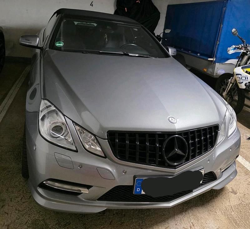 Grau Gebraucht 2012 Mercedes E200 Sport Cabrio | 20.000 € (Teuer) - Bild 1/4