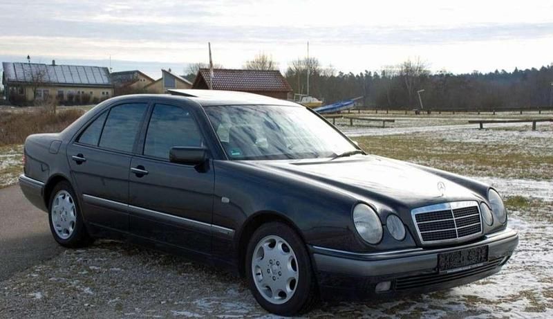 Schwarz Gebraucht 1996 Mercedes E230 Elegance Limousine | 4.999 € (Teuer) - Bild 1/4