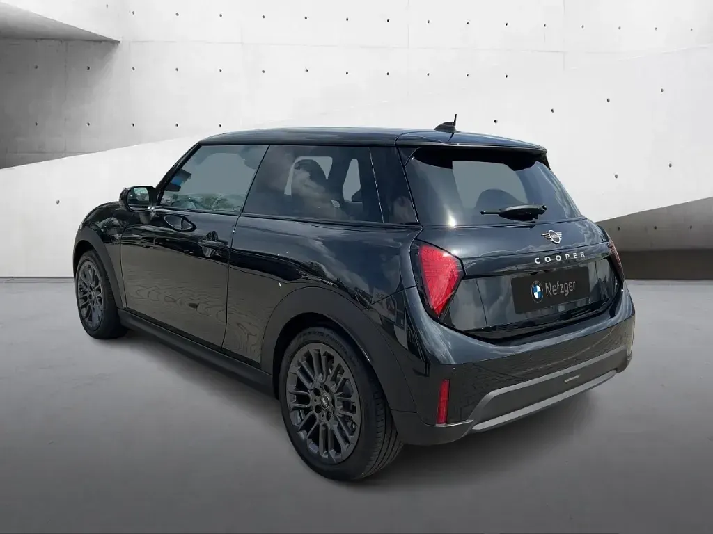 Używany Mini Cooper Favoured 114 kW (156 KM) 2025 Czarny Hatchback