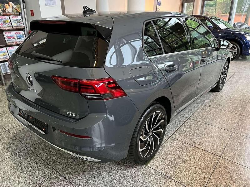 Gebraucht VW Golf VIII Style 150 PS (110 kW) 2023 Delfingrau metallic Limousine