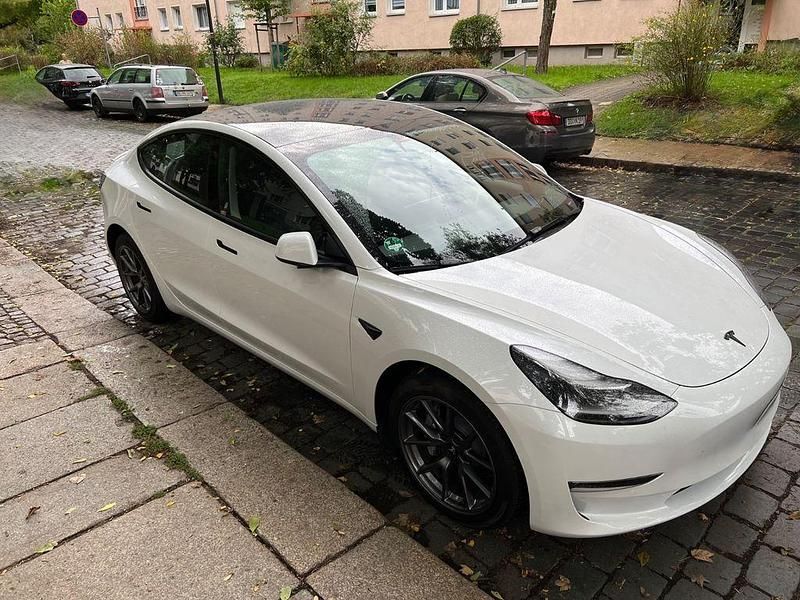 Weiß Gebraucht 2021 Tesla Model 3 Long Range AWD Limousine | 31.500 € (Fairer Preis) - Bild 1/4